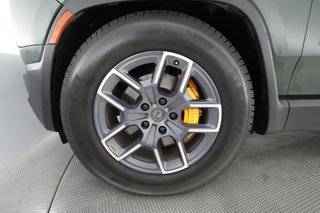 2022 Rivian R1T — photo 14 of 40
