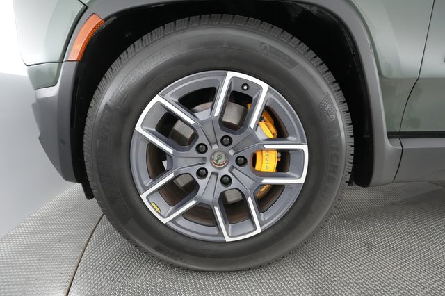 2022 Rivian R1T — photo 14 of 40
