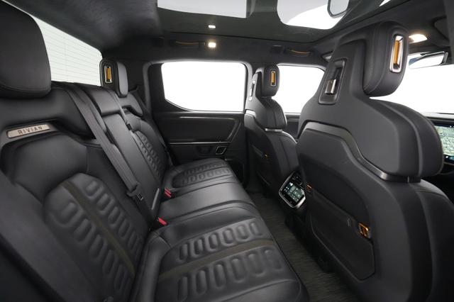 2022 Rivian R1T — photo 4 of 40