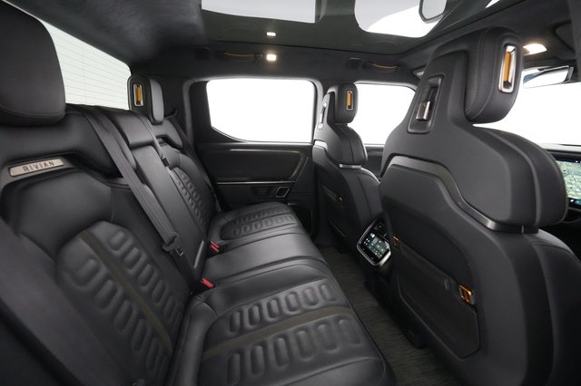2022 Rivian R1T — photo 4 of 40
