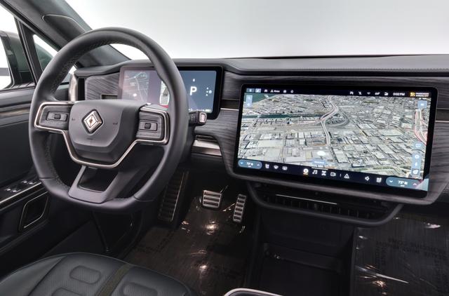 2022 Rivian R1T — photo 3 of 40