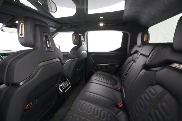 2022 Rivian R1T — photo 20 of 40