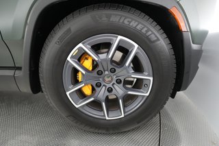 2022 Rivian R1T — photo 16 of 40