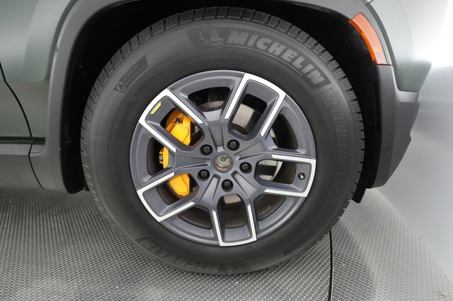 2022 Rivian R1T — photo 16 of 40