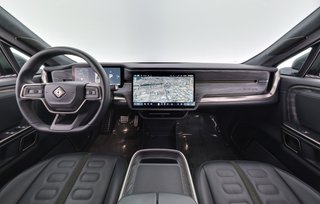 2022 Rivian R1T — photo 18 of 40