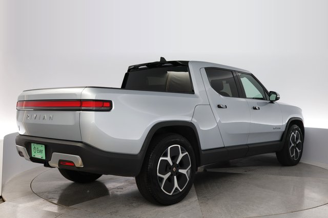 2024 Rivian R1T — photo 2 of 21
