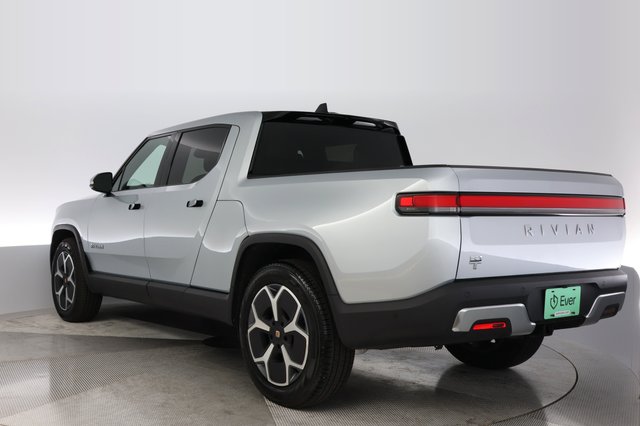 2024 Rivian R1T — photo 13 of 21