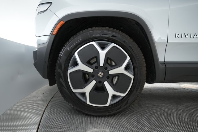 2024 Rivian R1T — photo 15 of 21