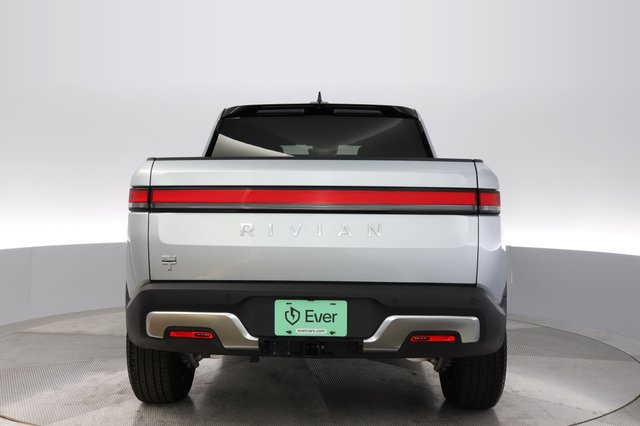 2024 Rivian R1T — photo 12 of 21