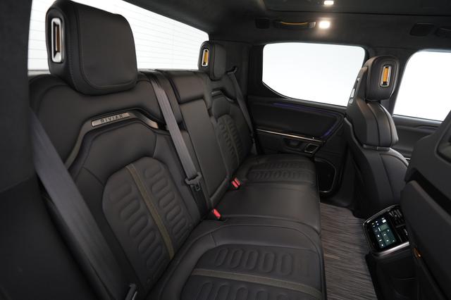 2024 Rivian R1T — photo 4 of 21