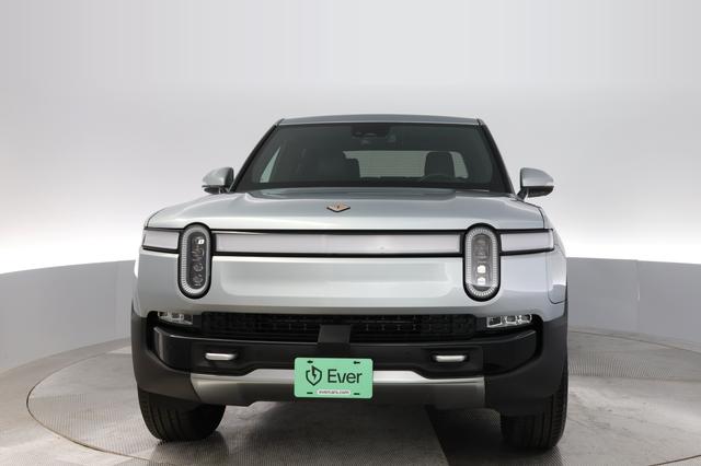 2024 Rivian R1T — photo 9 of 21
