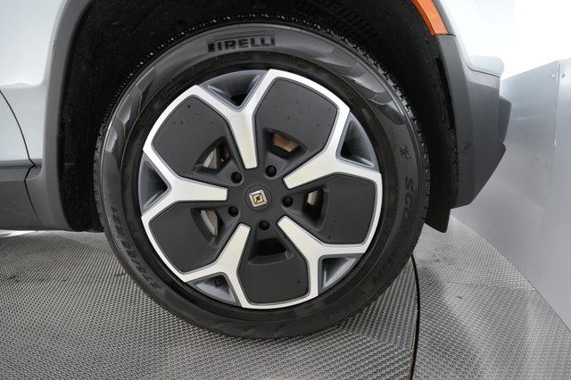 2024 Rivian R1T — photo 17 of 21
