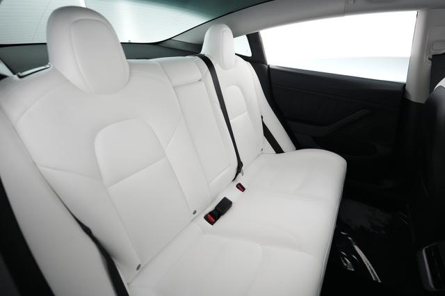 2022 Tesla Model 3 — photo 4 of 22