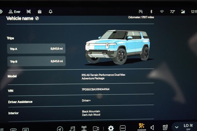 2024 Rivian R1S — photo 5 of 24