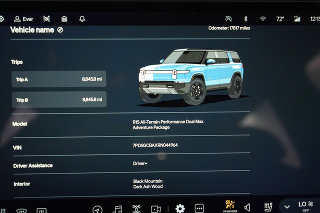 2024 Rivian R1S — photo 5 of 24