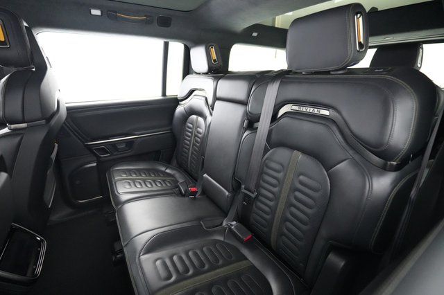 2024 Rivian R1S — photo 19 of 24