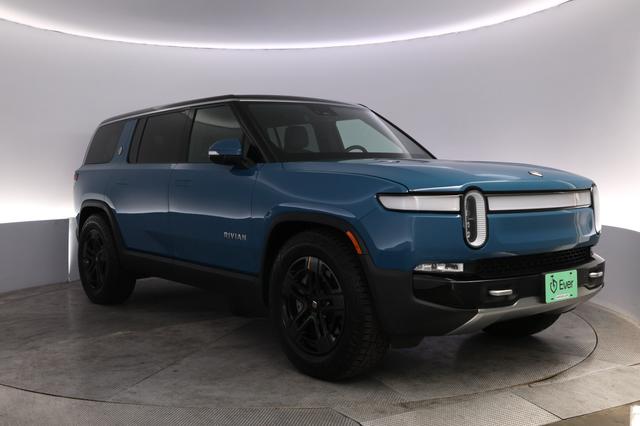 2024 Rivian R1S — photo 10 of 24