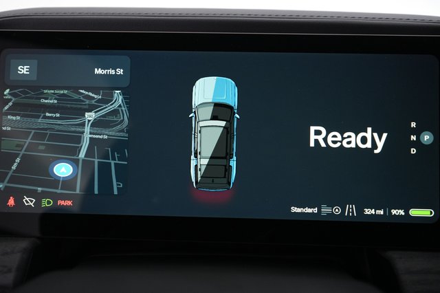 2024 Rivian R1S — photo 23 of 24