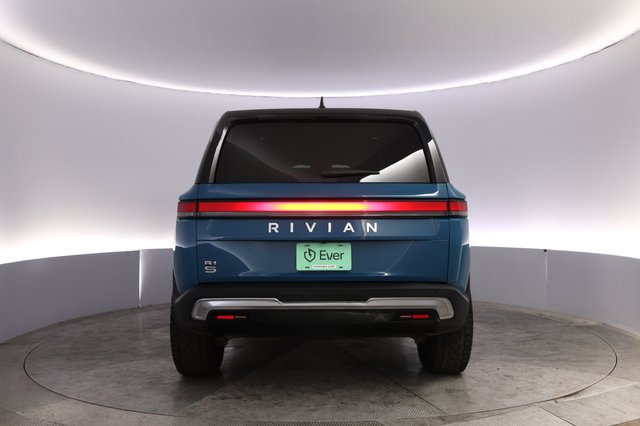 2024 Rivian R1S — photo 12 of 24