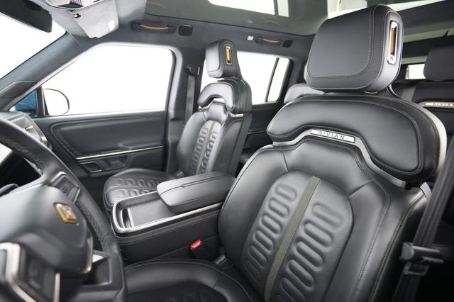 2024 Rivian R1S — photo 3 of 24