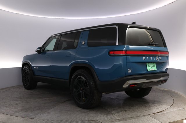 2024 Rivian R1S — photo 13 of 24