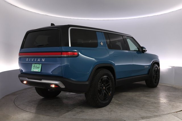 2024 Rivian R1S — photo 2 of 24