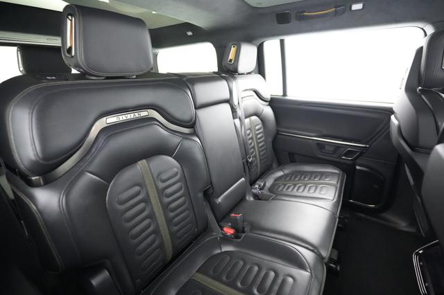 2024 Rivian R1S — photo 4 of 24