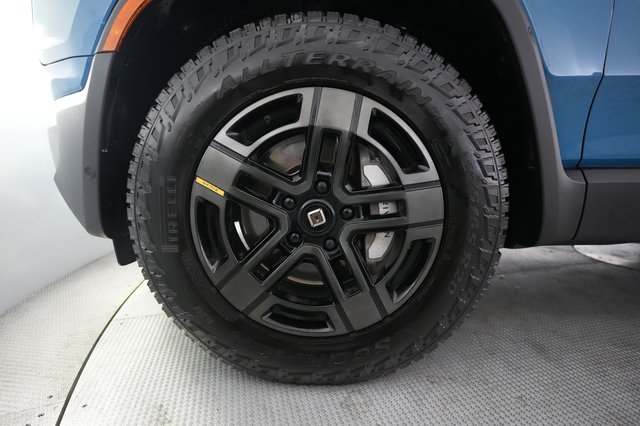 2024 Rivian R1S — photo 15 of 24