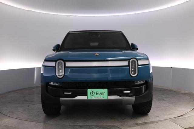 2024 Rivian R1S — photo 9 of 24