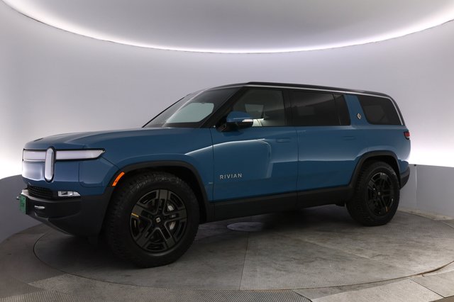 2024 Rivian R1S — photo 14 of 24