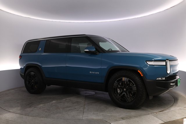 2024 Rivian R1S — photo 11 of 24