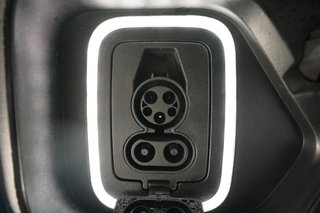 2024 Rivian R1S — photo 8 of 24