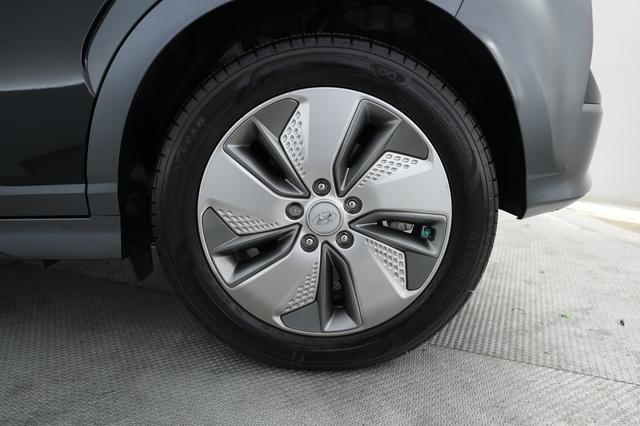 2021 Hyundai Kona Electric — photo 7 of 23