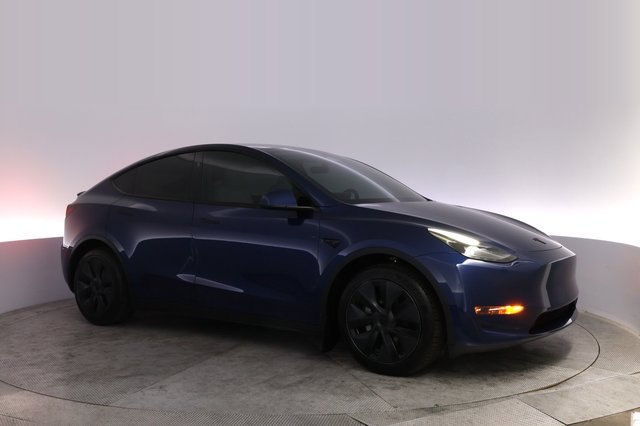 2024 Tesla Model Y — photo 11 of 26