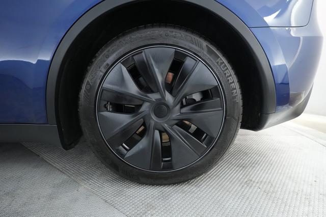 2024 Tesla Model Y — photo 7 of 26