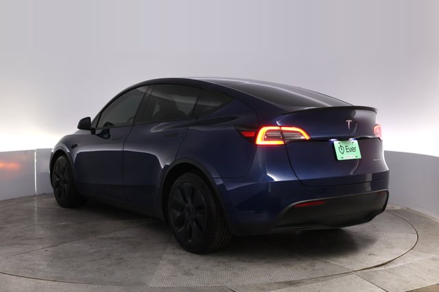 2024 Tesla Model Y — photo 13 of 26