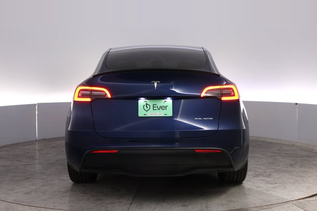 2024 Tesla Model Y — photo 12 of 26