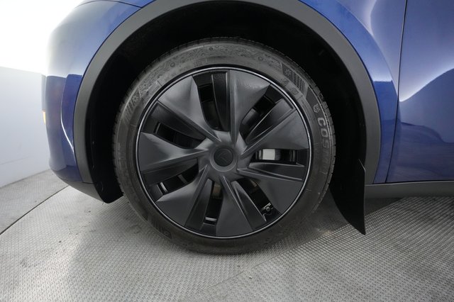 2024 Tesla Model Y — photo 15 of 26