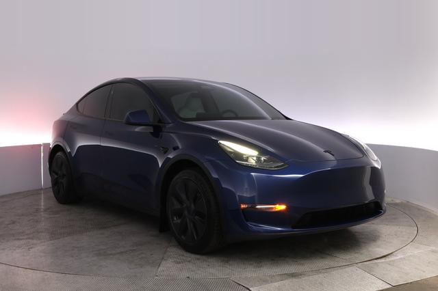 2024 Tesla Model Y — photo 10 of 26