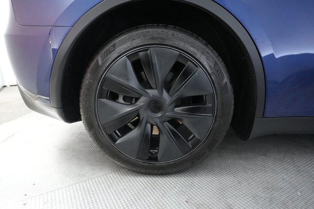 2024 Tesla Model Y — photo 17 of 26
