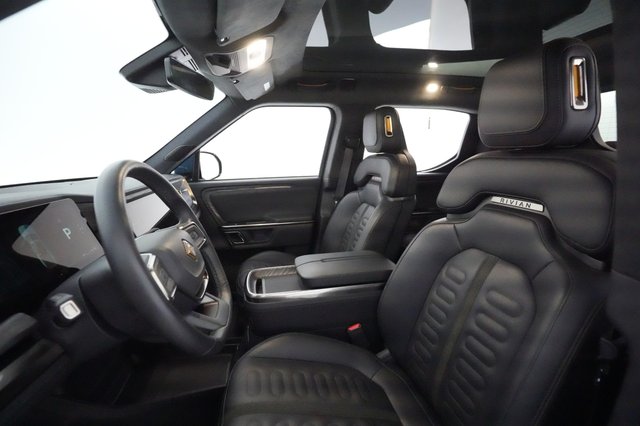 2022 Rivian R1T — photo 19 of 28