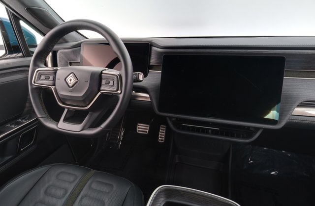 2022 Rivian R1T — photo 3 of 28