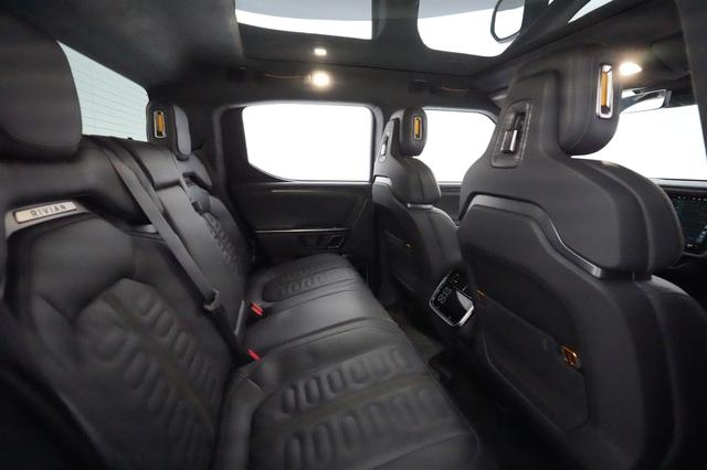 2022 Rivian R1T — photo 4 of 28