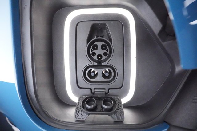 2022 Rivian R1T — photo 26 of 28