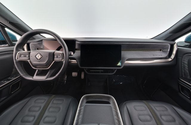 2022 Rivian R1T — photo 18 of 28