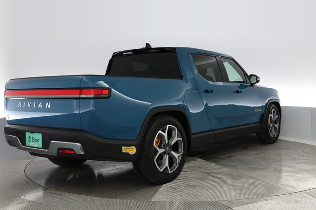 2022 Rivian R1T — photo 10 of 28