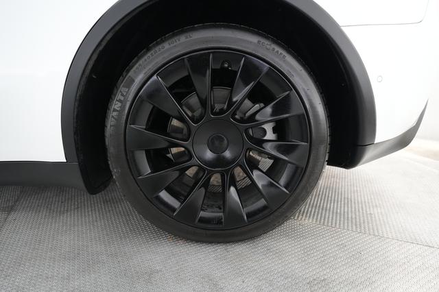 2021 Tesla Model Y — photo 7 of 22