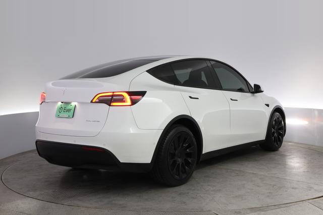 2021 Tesla Model Y — photo 2 of 22