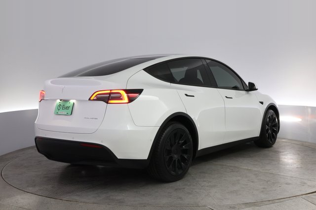 2021 Tesla Model Y — photo 2 of 22