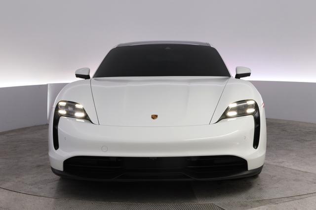 2023 Porsche Taycan — photo 9 of 26